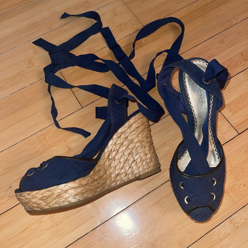 Bebe wedges size 7.5 tie up